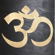 OM Symbol - mit Hintergrund aus Holz